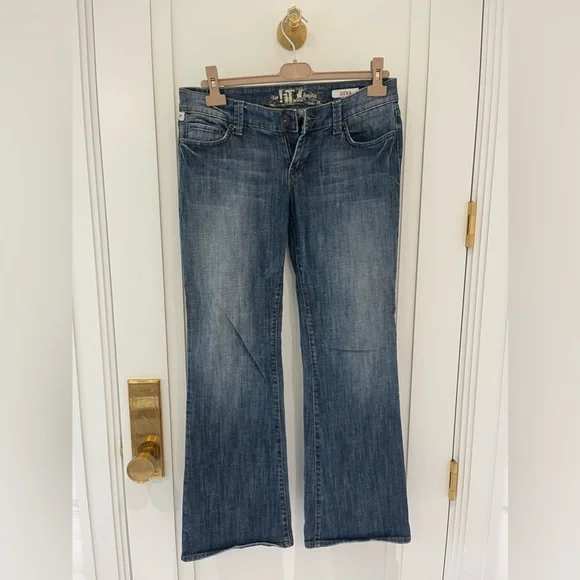 It jeans on sale
